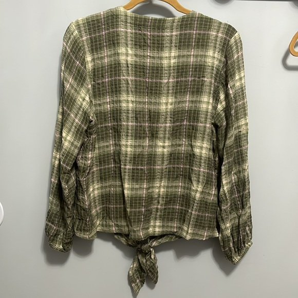 Como Vintage green, cream, lilac plaid tie waist button down size medium - Picture 6 of 8